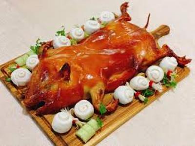 Heo sữa quay ở Gò Vấp, giòn tan thơm phức