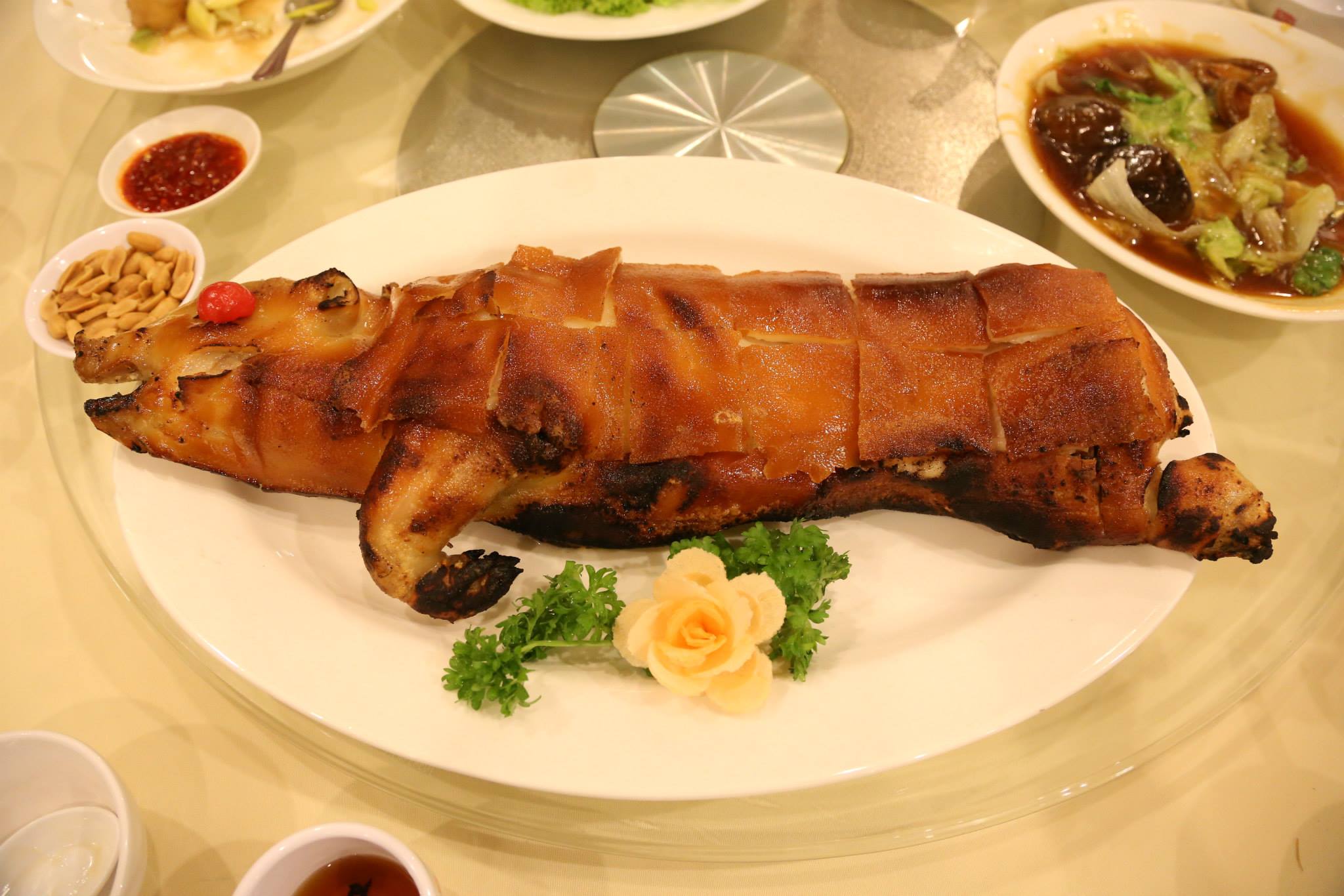 Heo quay Quận 8 trong mâm cổ