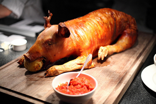 Cách chế biến heo quay của Hog Roast ở Bình Chánh