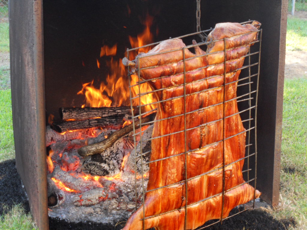 Cách chế biến nướng than để quay heo sữa